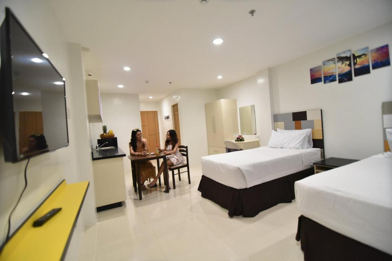 Holiday Oceanview Residences And Resort Самал Екстер'єр фото